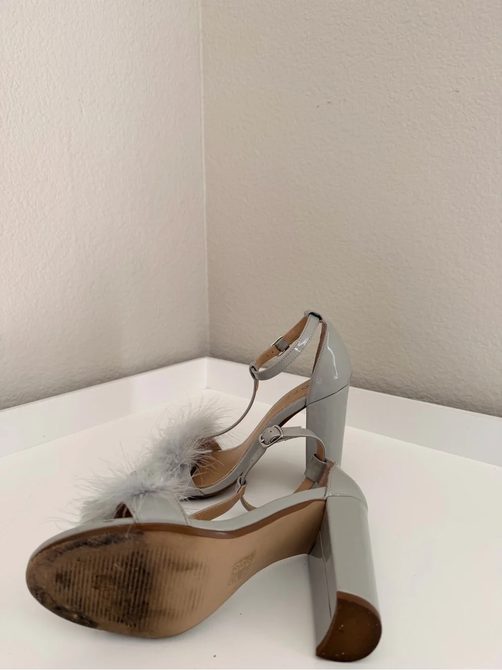 London Dune (Topshop) Light Gray Feather T‑Strap Block Heels